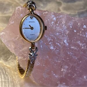 Vintage Speidel Gold Tone Women's Watch Brushed Textured Stretch Band